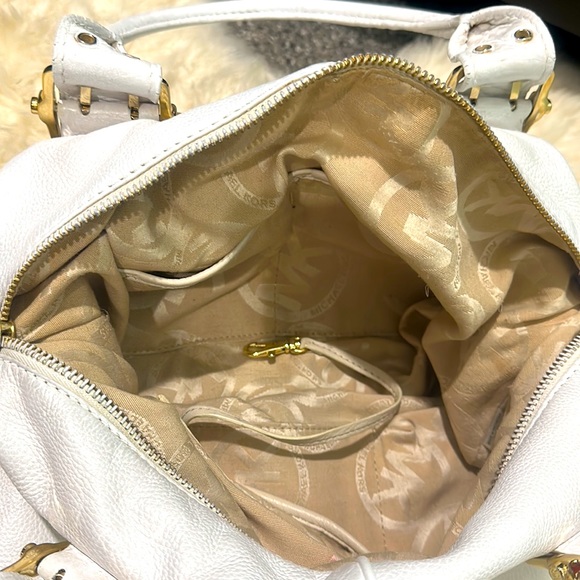Michael Kors soft leather white  purse - Picture 7 of 8